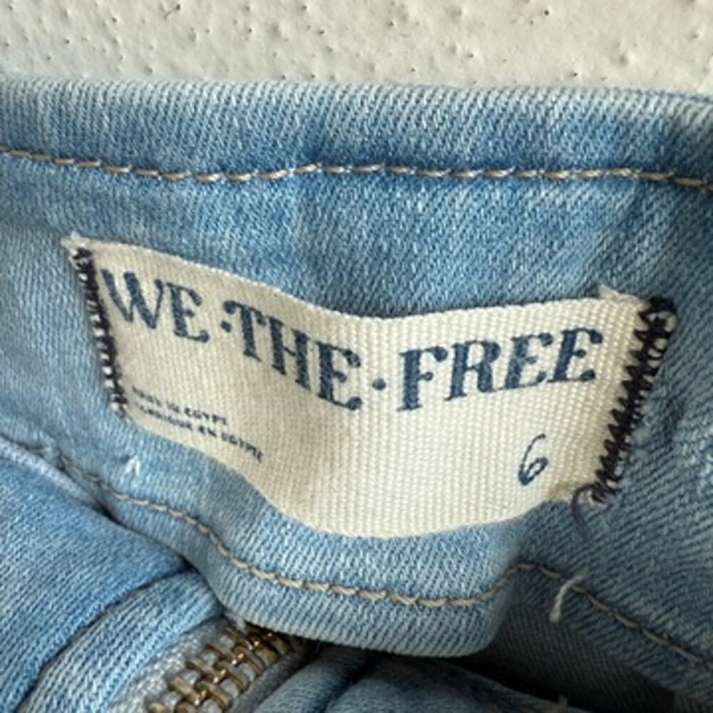 Free People Denim Mini Skirt Light Wash Blue Zip Front Stretchy Mid Rise Size 6 - Picture 7 of 9